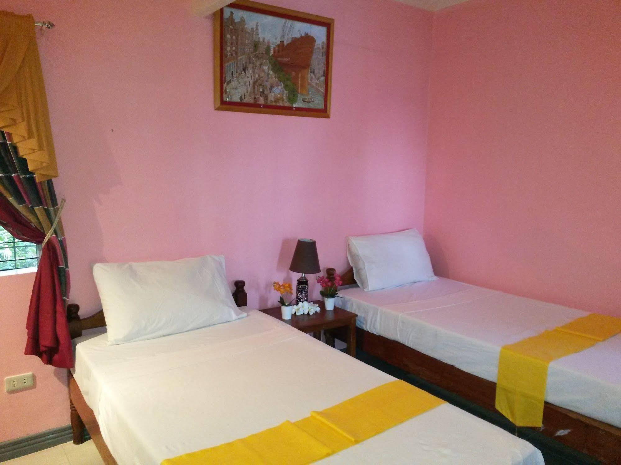 Reddoorz Premium @ Flower Beach Anda อันดา ภายนอก รูปภาพ