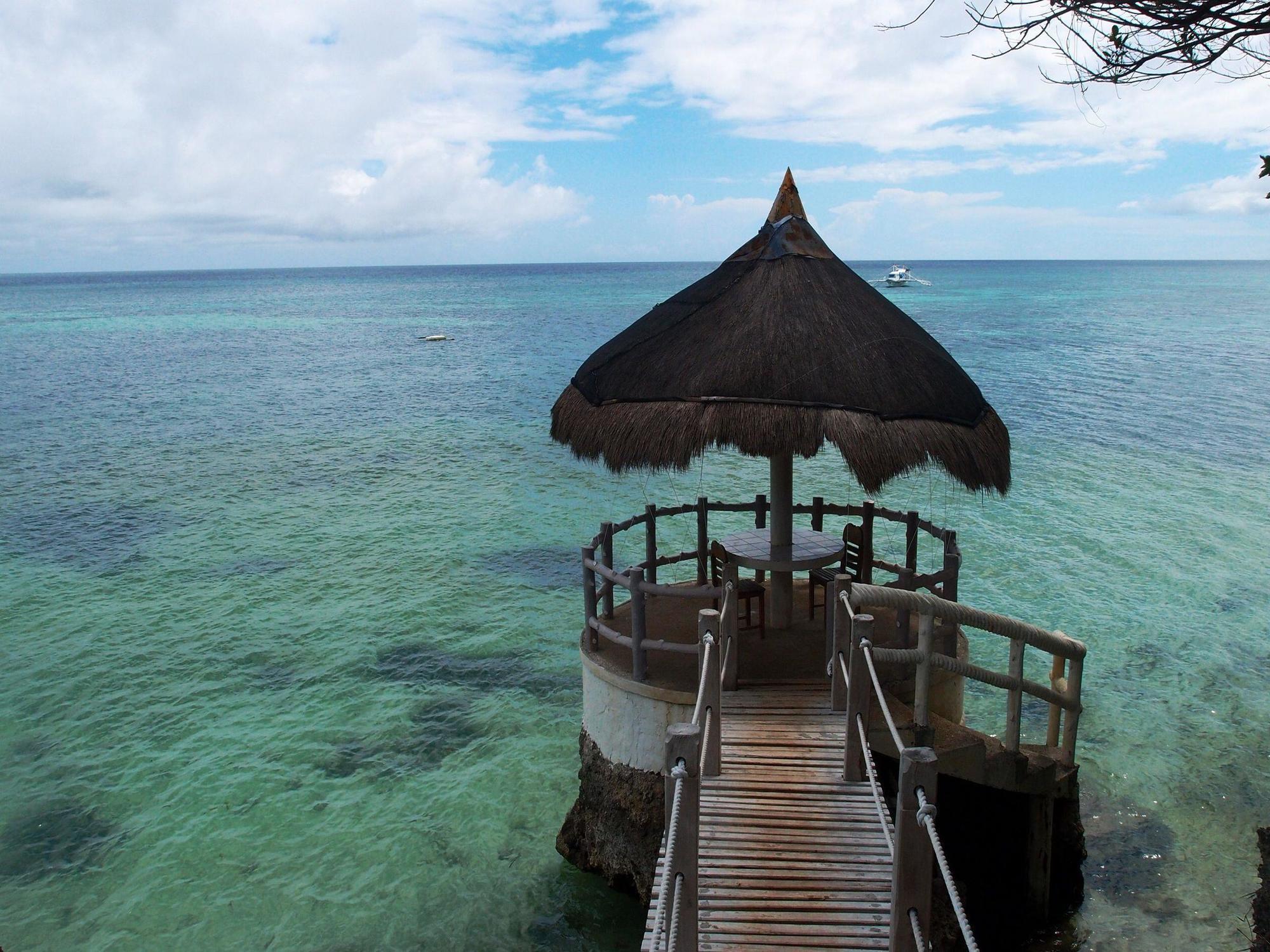 Reddoorz Premium @ Flower Beach Anda อันดา ภายนอก รูปภาพ