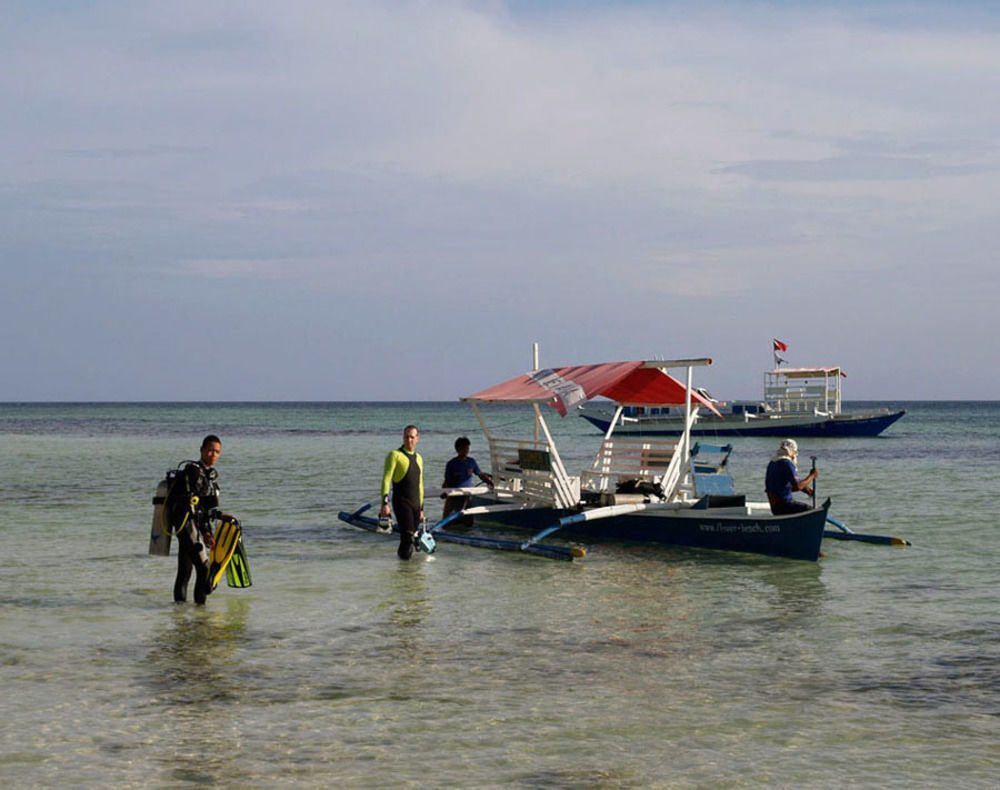 Reddoorz Premium @ Flower Beach Anda อันดา ภายนอก รูปภาพ