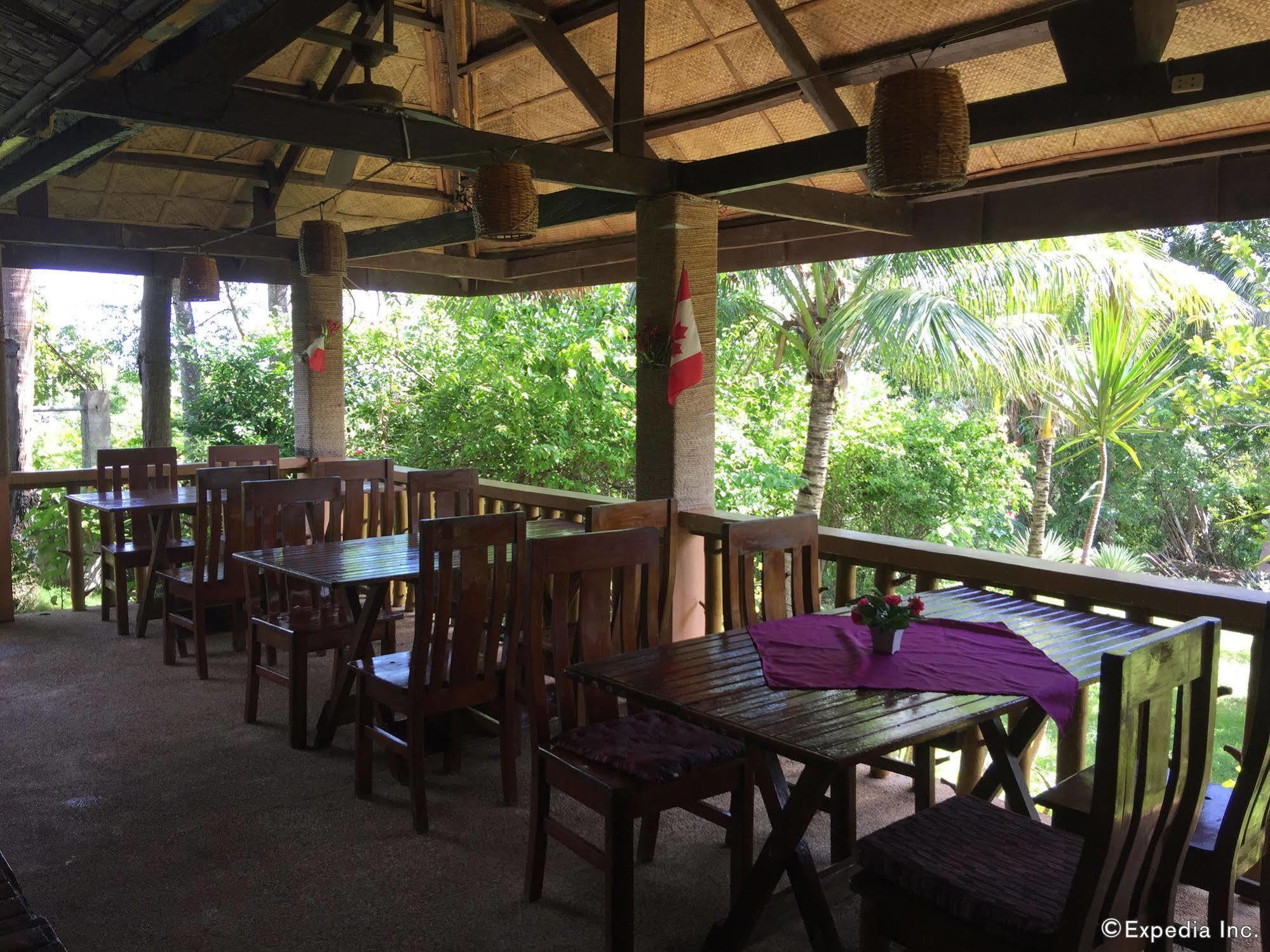 Reddoorz Premium @ Flower Beach Anda อันดา ภายนอก รูปภาพ