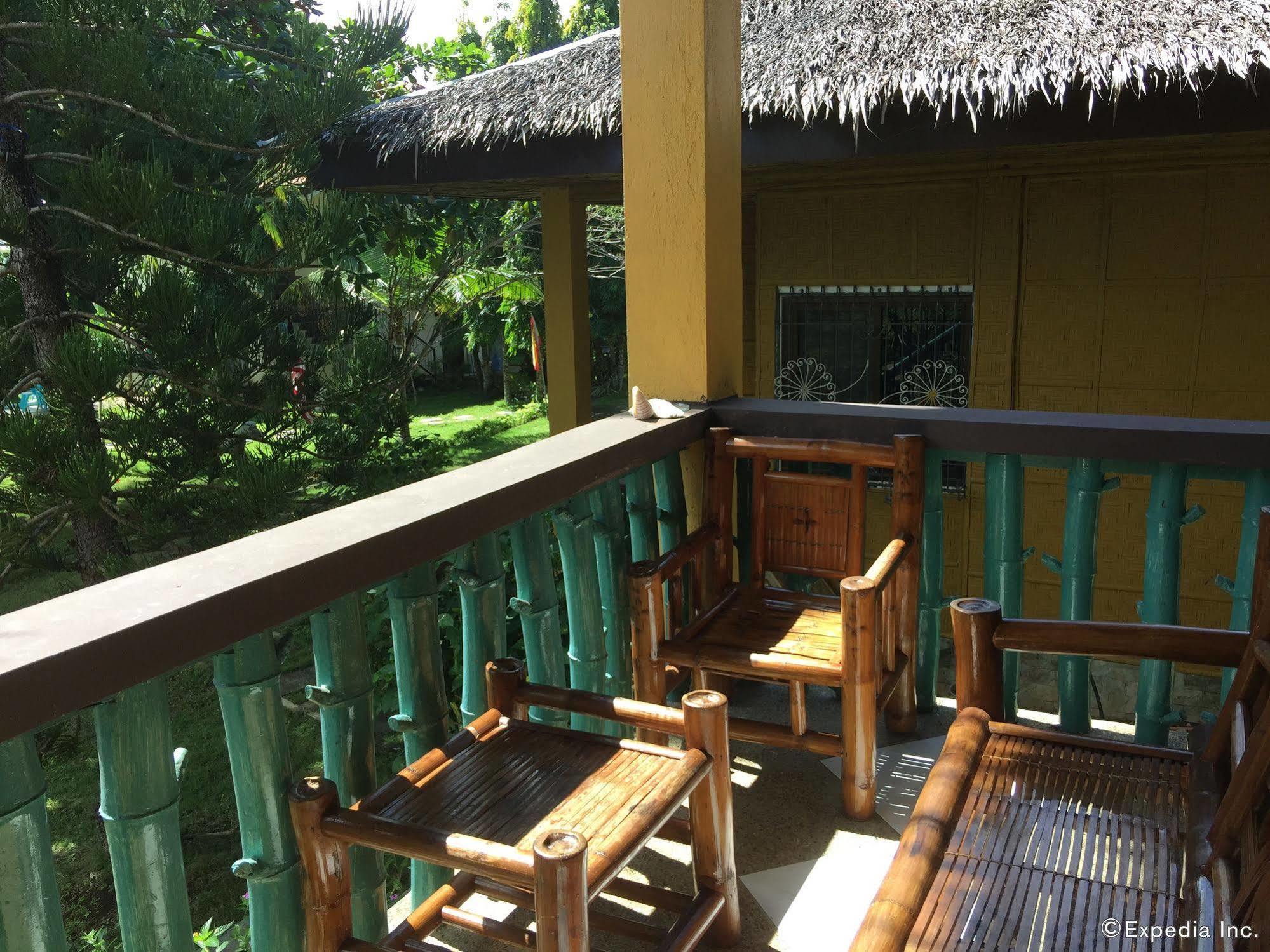 Reddoorz Premium @ Flower Beach Anda อันดา ภายนอก รูปภาพ