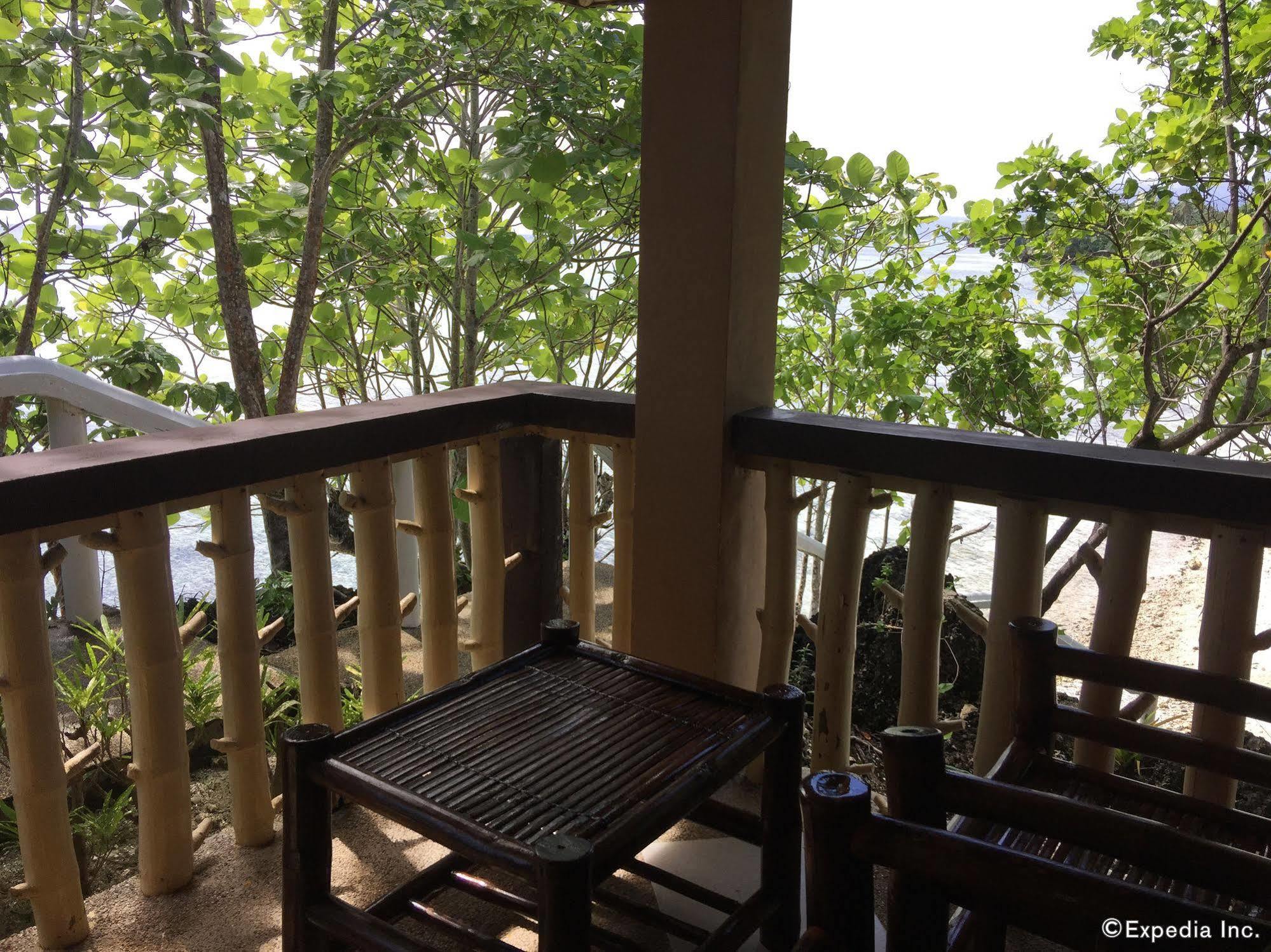 Reddoorz Premium @ Flower Beach Anda อันดา ภายนอก รูปภาพ