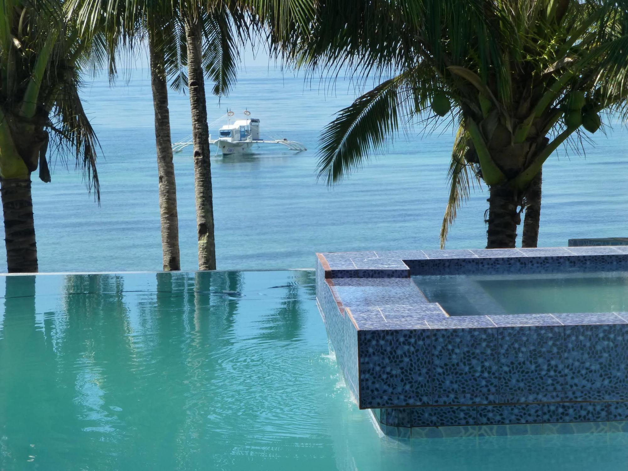 Reddoorz Premium @ Flower Beach Anda อันดา ภายนอก รูปภาพ
